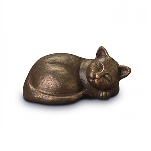 Geert Kunen urn slapende kat - kat slapend urn - liggende kat urn - urnen kat - katten urn - Dierencrematorium Heerhugowaard