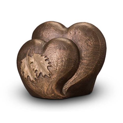 keramische urn harten - hartjes urnen met bladeren - urn met blad - urnen van keramiek - harten urn - geert kunen urn - ugk 074 D - samen urn - mensen urnen - dierencrematorium heerhugowaard