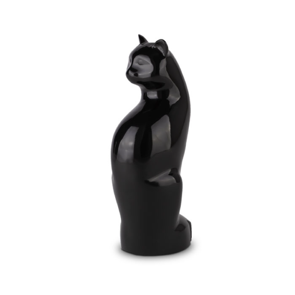 de zwart metalen kat urn van Dierencrematorium Heerhugowaard