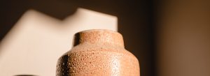 Rood keramiek urn - urn van keramiek - keramische urne - urn voor huisdier - dierencrematorium Heerhugowaard